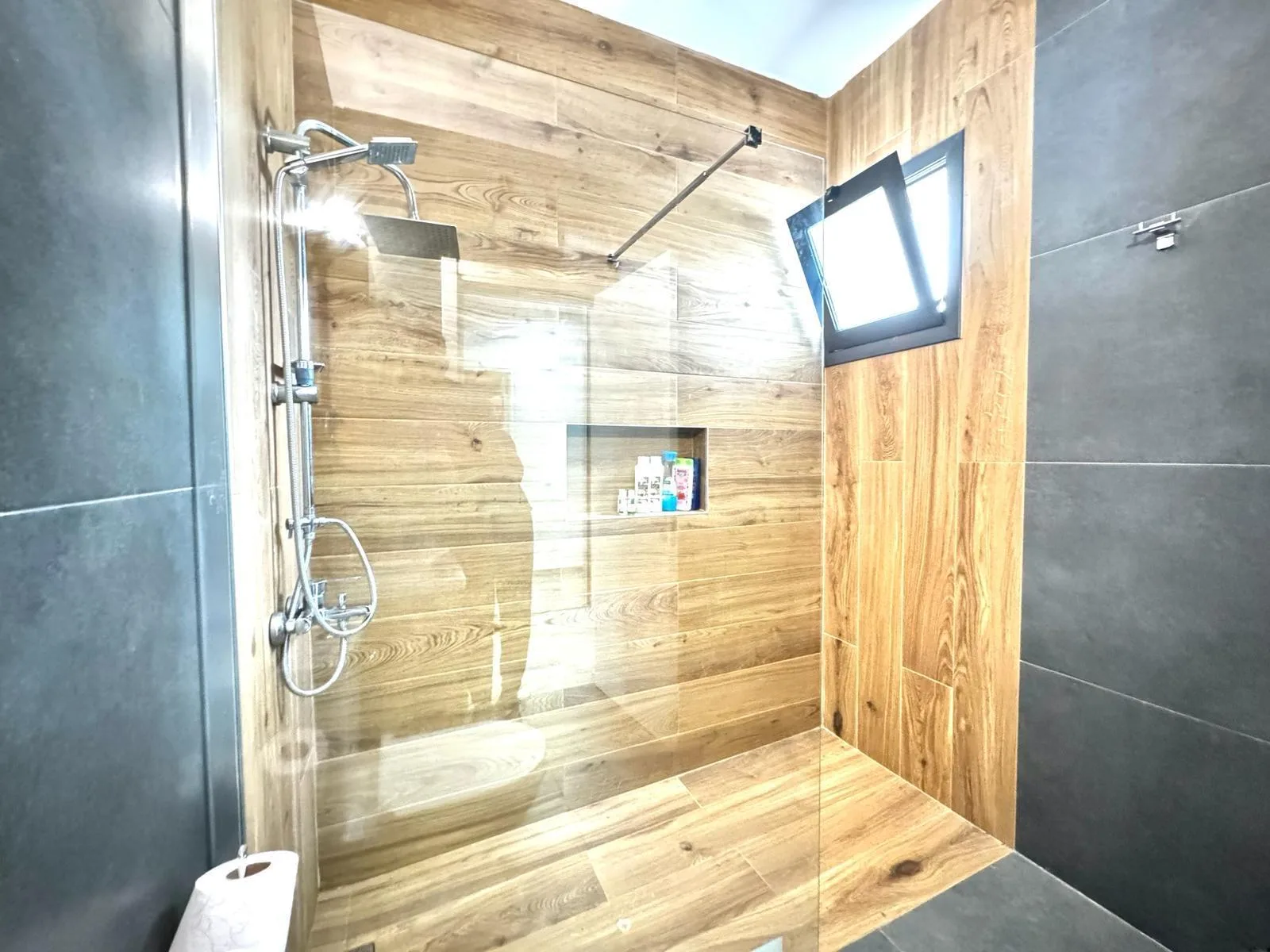 Fully Furnished 2-Bedroom Apartment with Private Terrace in Alsancak — £850/month — 13