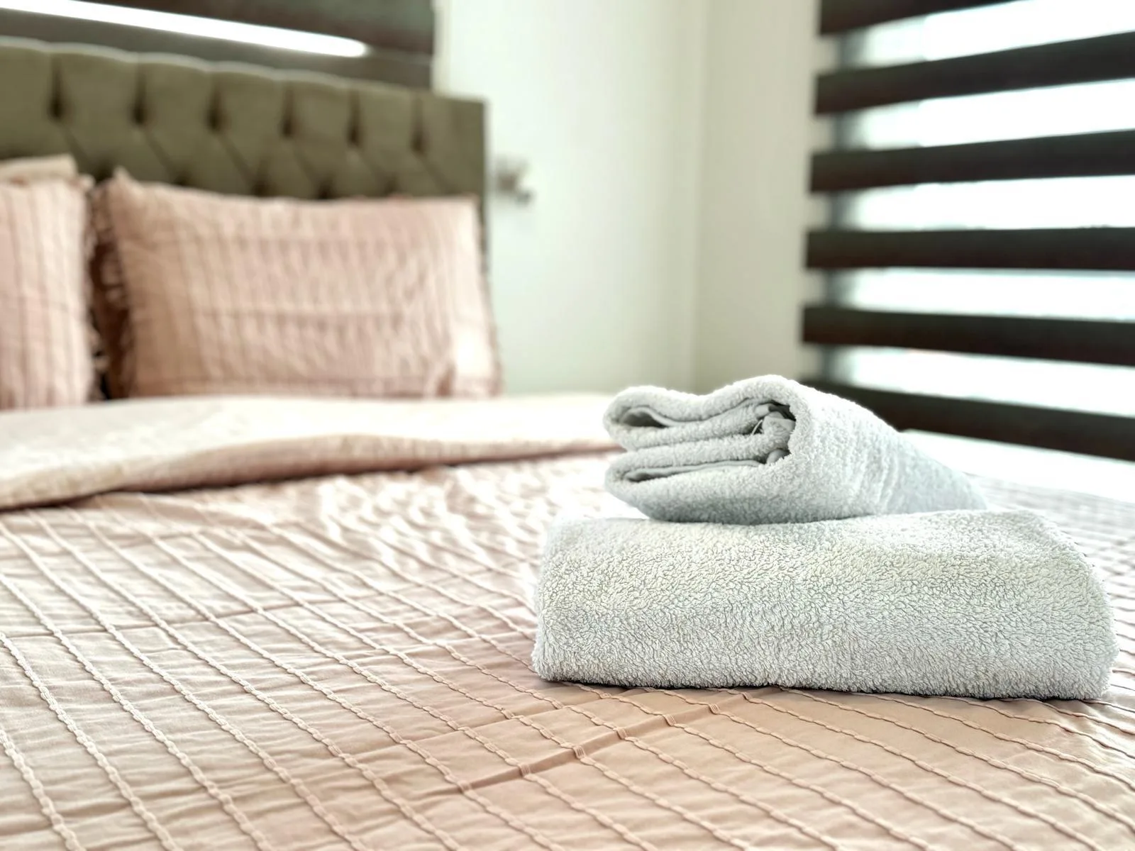 Fully Furnished 2-Bedroom Apartment with Private Terrace in Alsancak — £850/month — 18