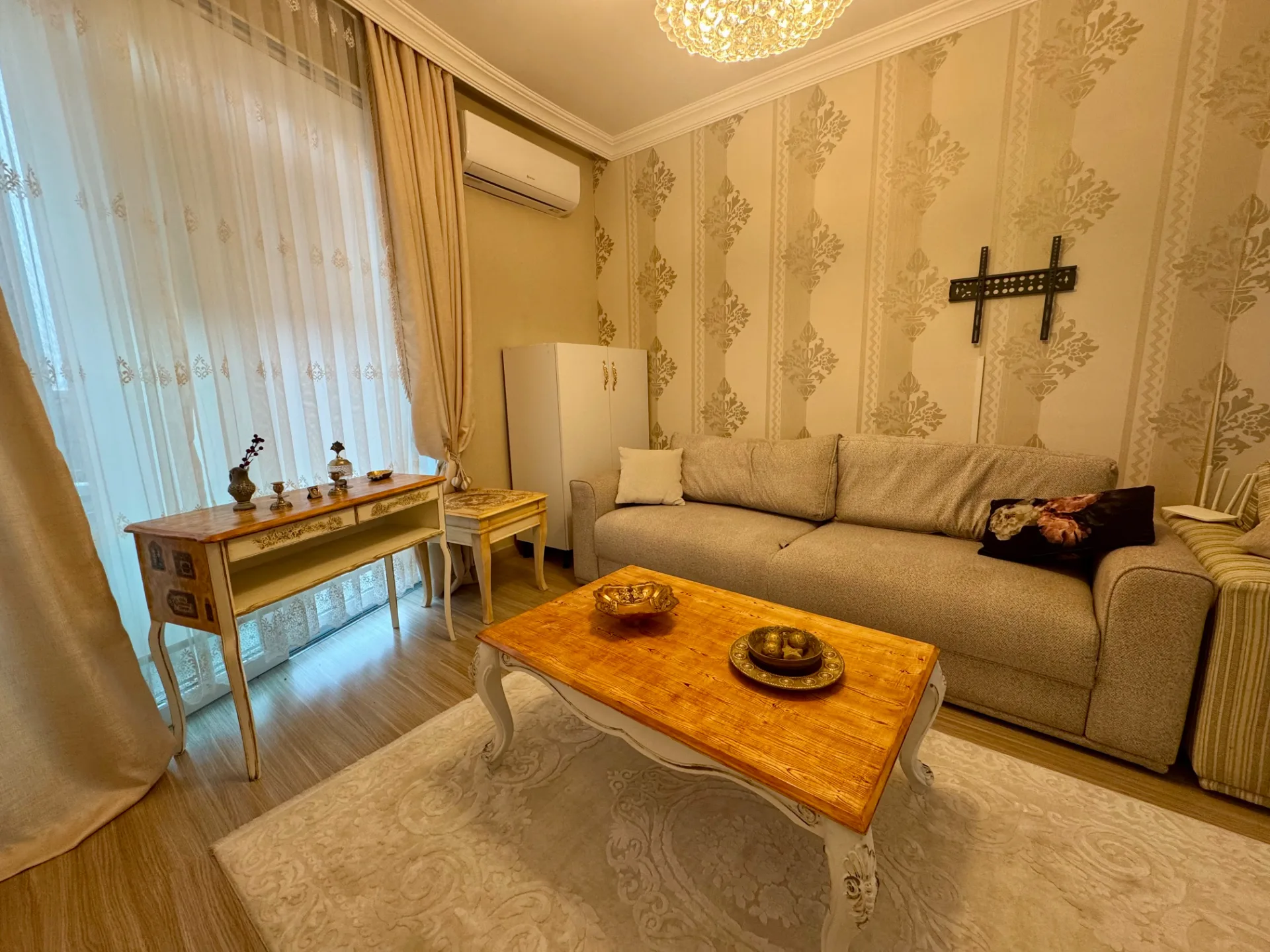 Furnished 1-Bedroom Apartment with Private Roof Terrace in Karaoğlanoğlu — £120,000 — 9