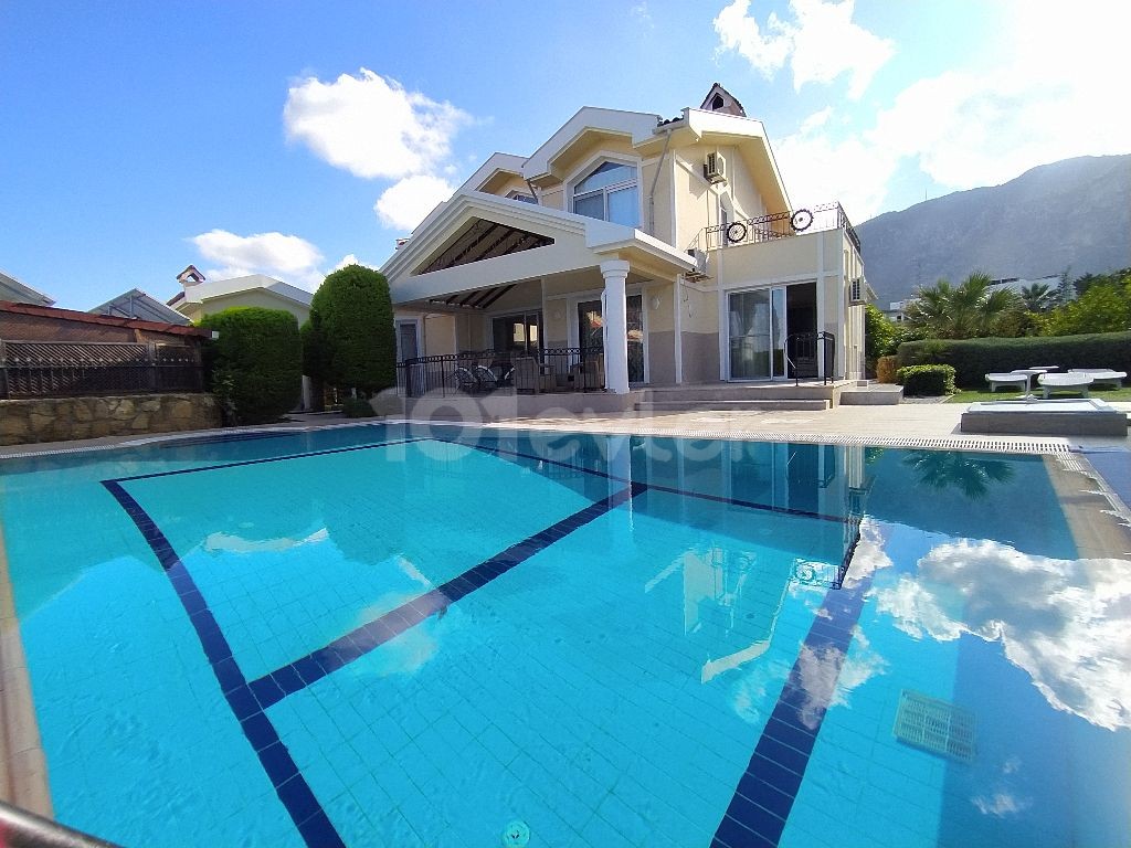 Lapta’da 4 Yatak Odalı Villa — Chapter One Realty