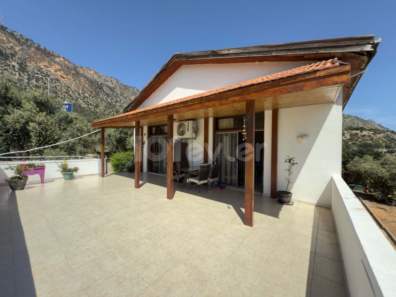 Gewerbeimmobilie in Boğaz — Chapter One Realty