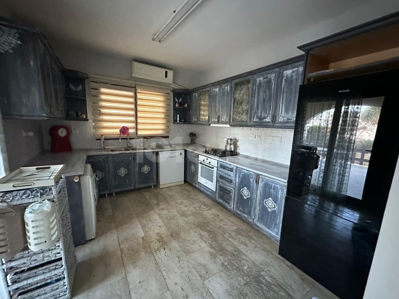 Möblierte Villa mit 3 Schlafzimmern in Esentepe — £1.000/Monat — 2