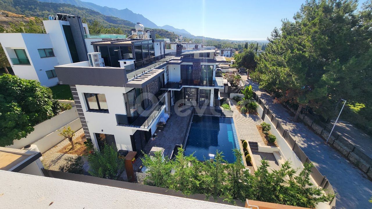 4-Schlafzimmer-Villa in Zeytinlik — Chapter One Realty