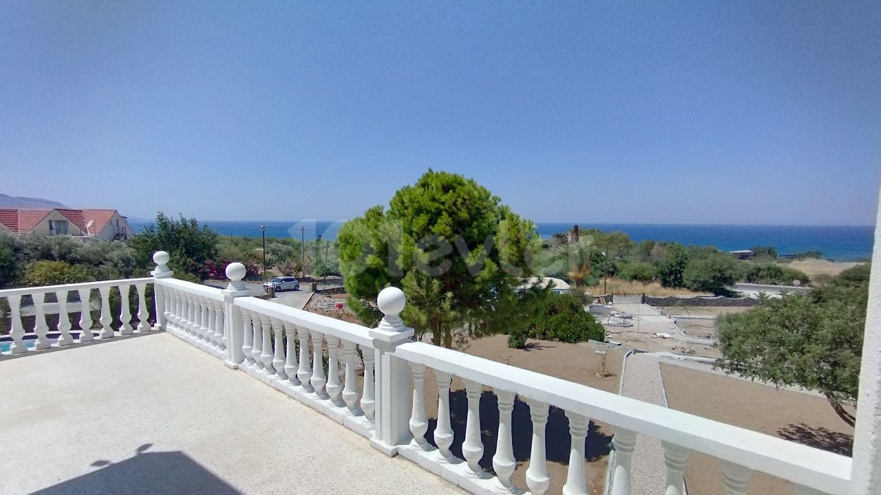 3-Schlafzimmer-Villa in Karşıyaka — Chapter One Realty