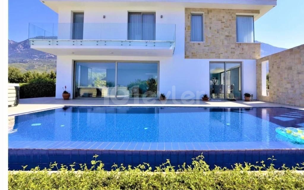 3-Schlafzimmer-Villa in Karşıyaka — Chapter One Realty