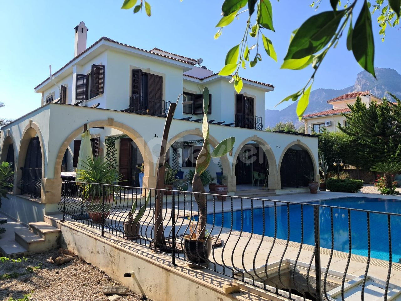 3-Schlafzimmer-Villa in Karşıyaka — Chapter One Realty