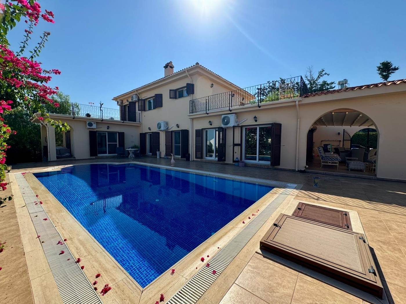 4-Schlafzimmer-Villa in Esentepe — Chapter One Realty