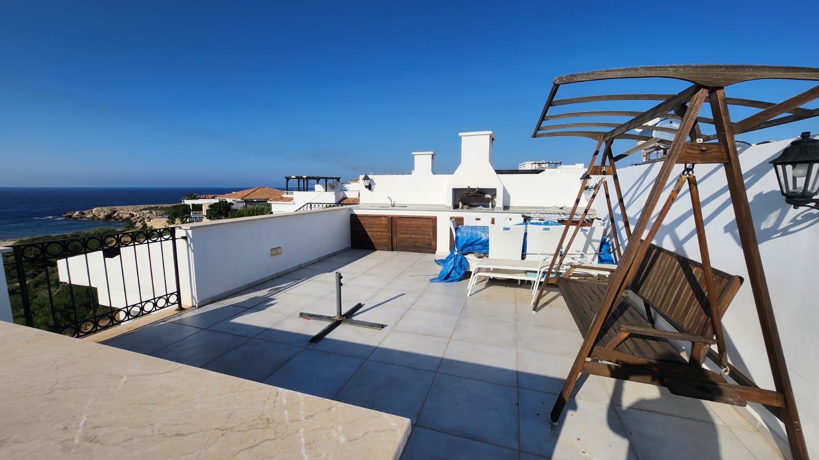 Möbliertes Penthouse mit 3 Schlafzimmern und 100 m² Terrasse in Esentepe — Chapter One Realty