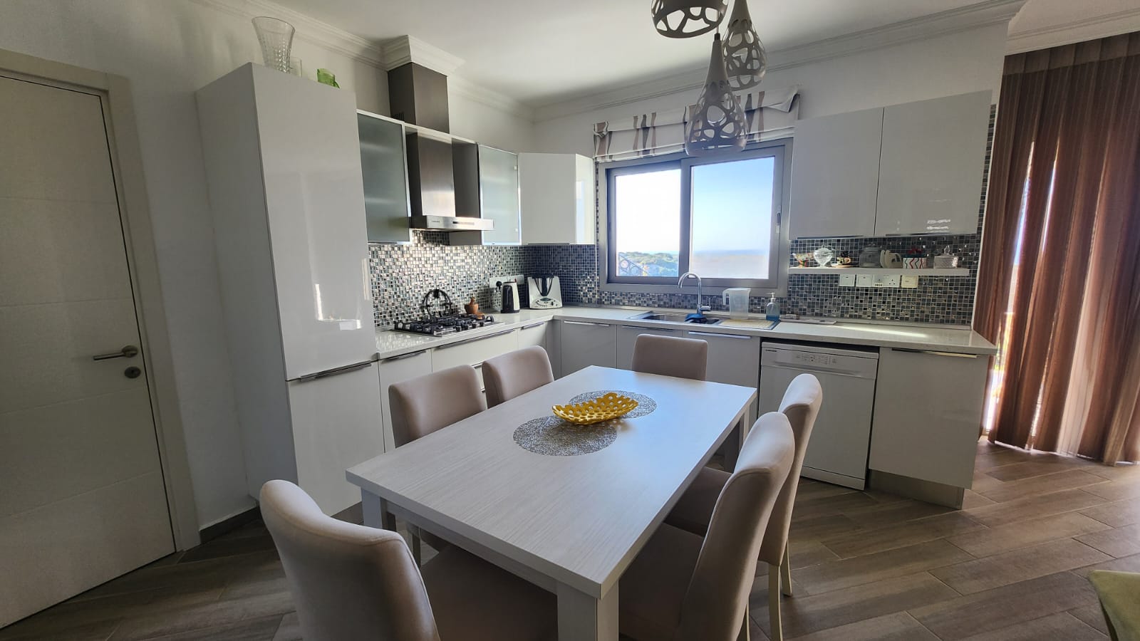 Меблированный пентхаус с 3 спальнями и террасой 100 м² в Эсентепе — 18