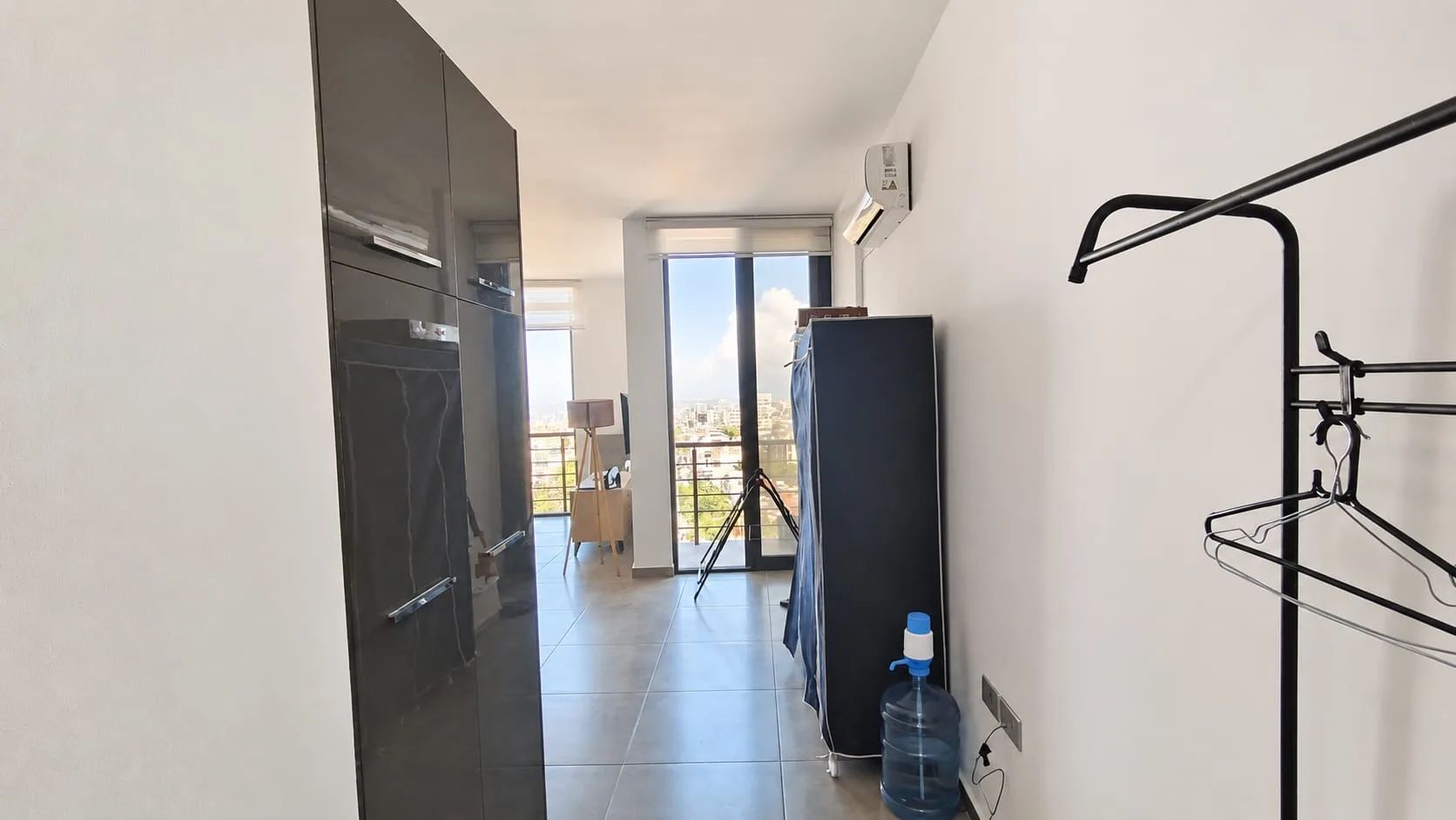 Yukarı Girne’de Balkonlu Eşyalı Stüdyo — Aylık £700, Aidat Dahil — 3